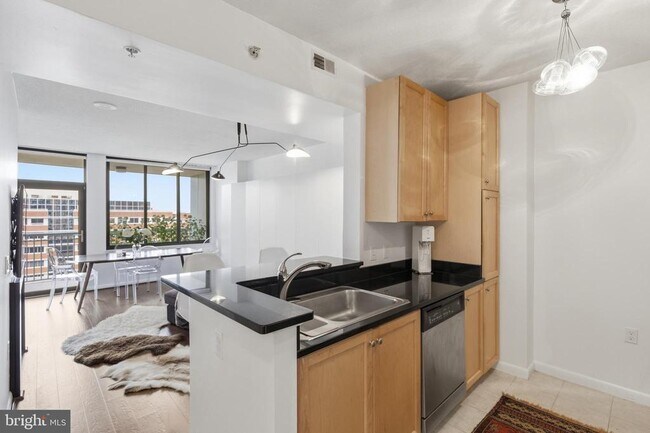 Building Photo - 851 N Glebe Rd