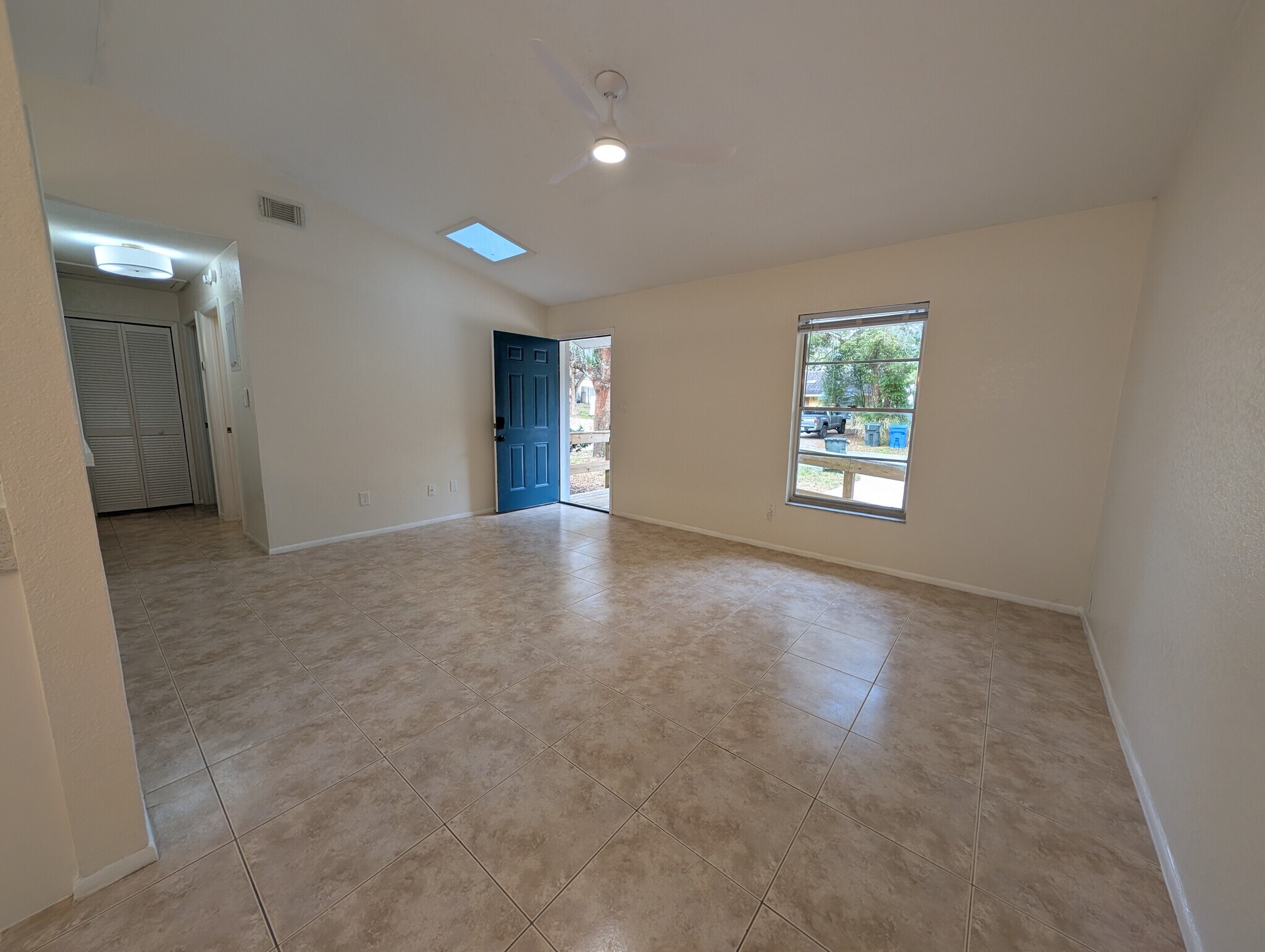 Building Photo - 52 Saint Johanna Dr