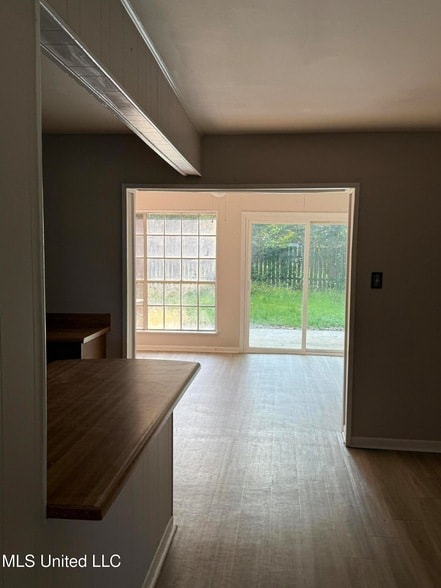 Building Photo - 609 Academy Dr