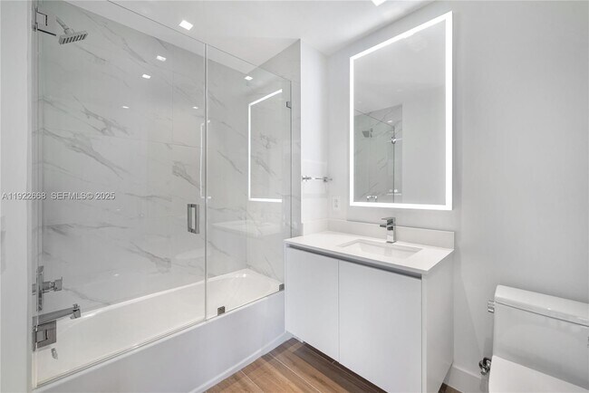 Building Photo - 700 NE 24th St