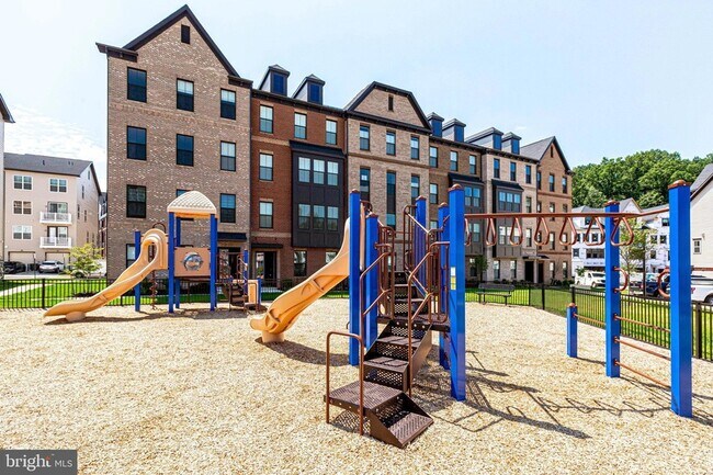 Building Photo - 3925 Fair Ridge Dr