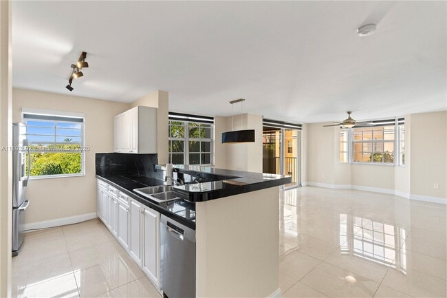 Building Photo - 19655 E Country Club Dr