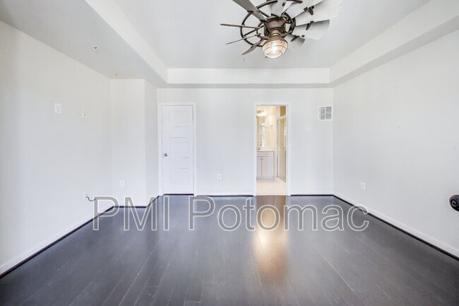 Building Photo - 127 Kandinsky Loop
