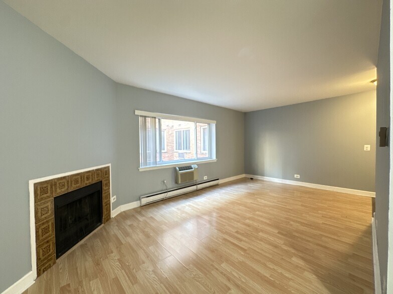 Building Photo - 3825 N Pine Grove Ave