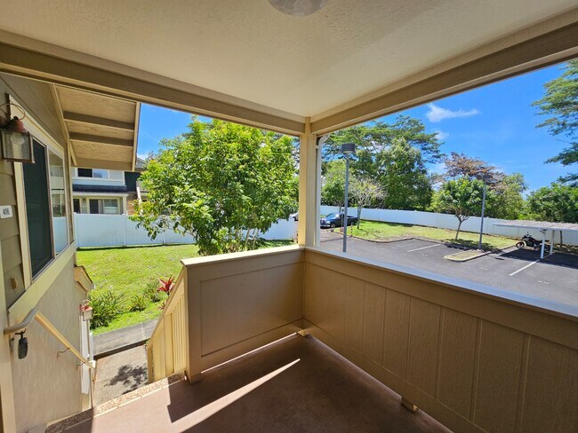 Building Photo - 2 Bed 1 Bath Condo 2 Parking ( Tandem parking right in front )