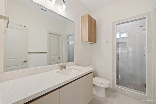 Building Photo - 10 Violet Ave W