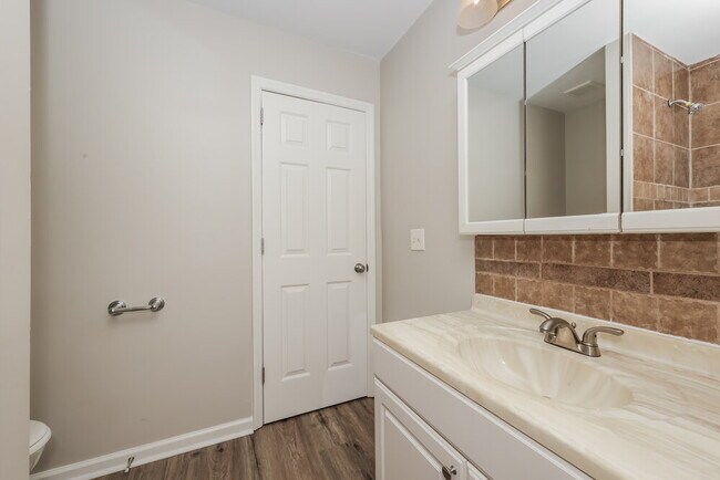 Building Photo - 3049 Brantley Dr