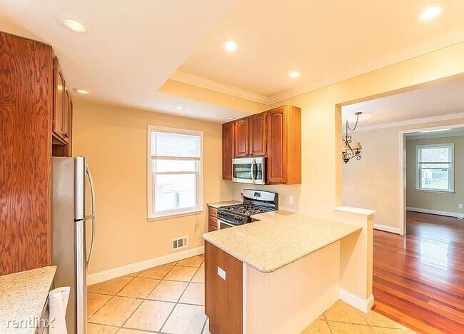 Building Photo - 3 br, 1.5 bath House - 2708 White Ave