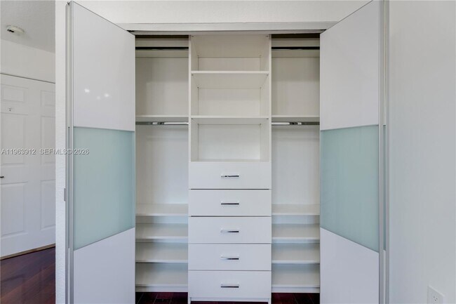 Building Photo - 7044 NW 115th Ct