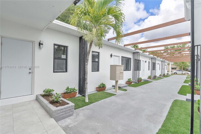 Building Photo - 1946 Pierce St