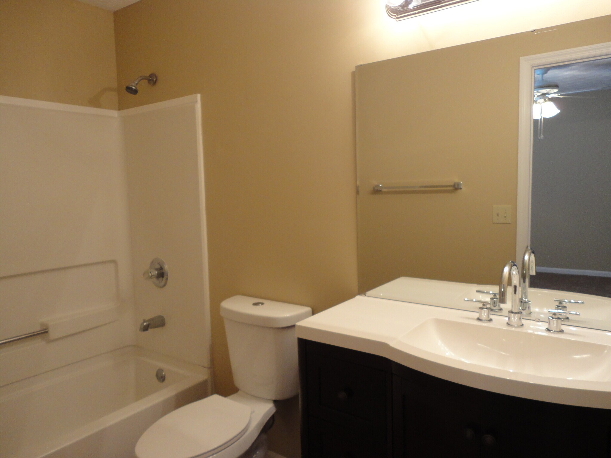 Building Photo - 531 Sherman Dr