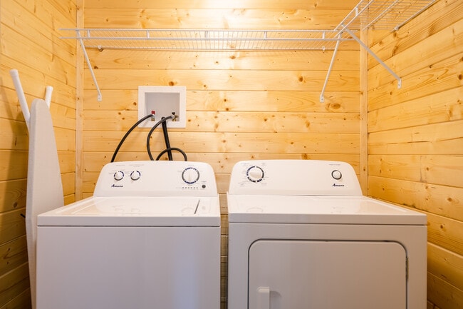 Building Photo - 4249 Dollys Dr