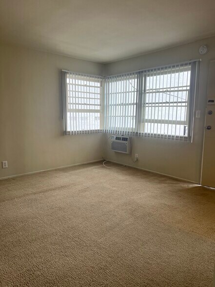 Building Photo - 11933 W Magnolia Blvd