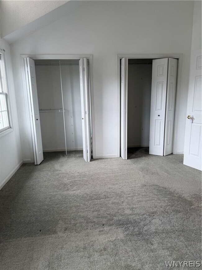 Building Photo - 304 Forest Edge Dr