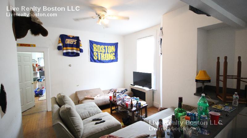 Primary Photo - 38 Newton St