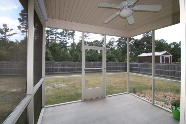 Building Photo - 870 Cormier Dr
