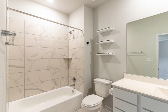 Building Photo - 605 W South St