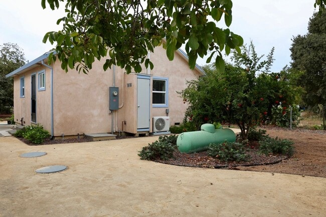 Building Photo - Newly Remodeled 1 Bedroom Country Home