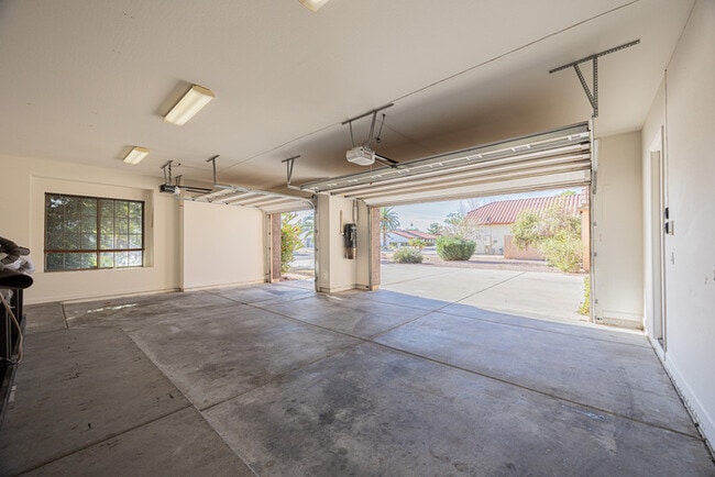 Building Photo - 12746 W Colter St