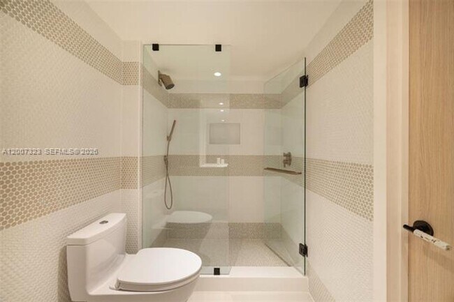 Building Photo - 2301 Collins Ave