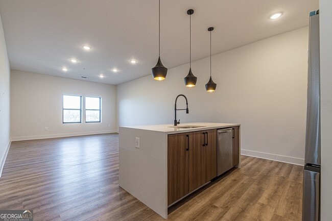 Building Photo - 112 Rogers St NE