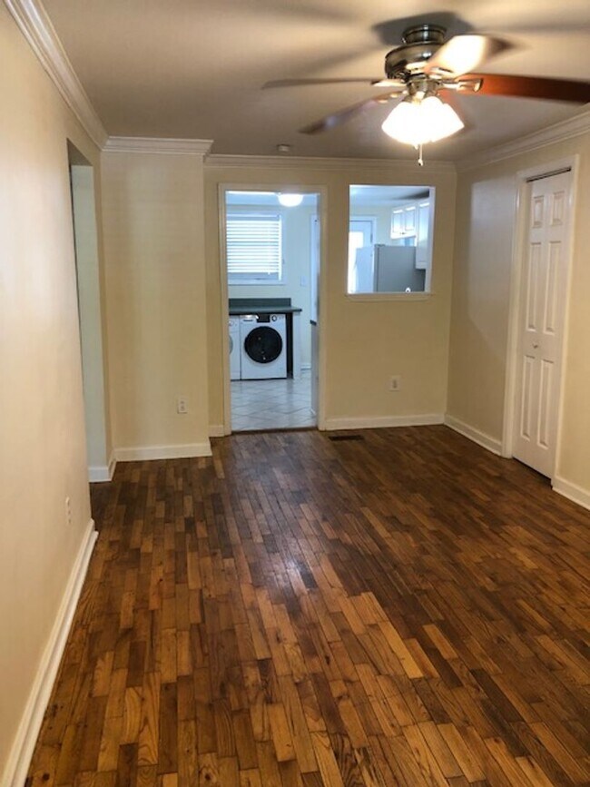 Building Photo - 414 E Park Ave