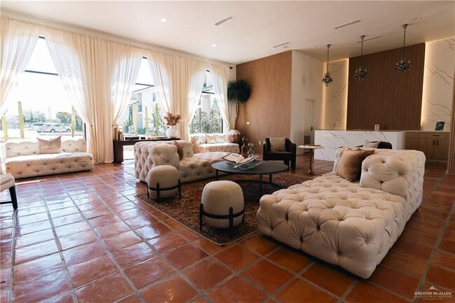 Building Photo - 11 N Taylor Rd