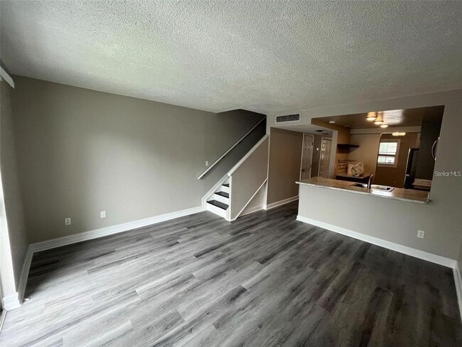 Building Photo - 705 Russell Ln