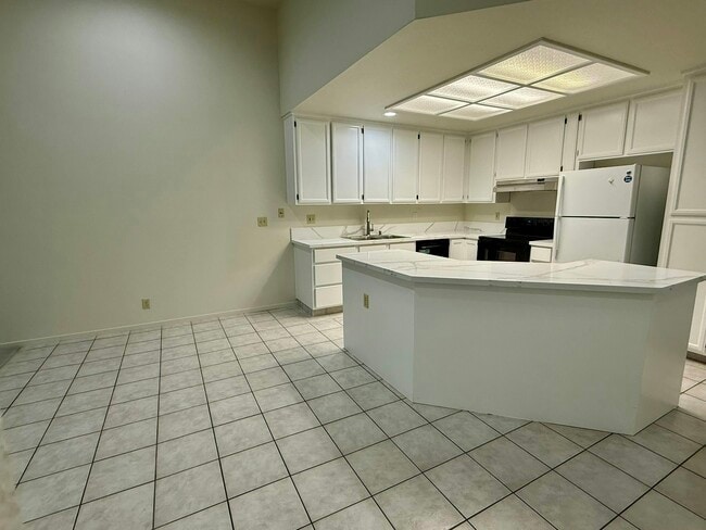 Building Photo - 620 Oriole Ave