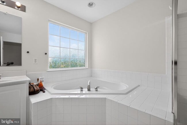 Building Photo - 1034 Meandering Way