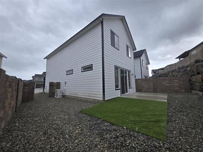 Building Photo - $1000 OFF THE 1ST MONTHS RENT! BE THE 1ST TO MOVE INTO THIS BRAND NEW TOWNHOME!