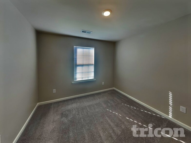 Building Photo - 5810 Oak Br Cir