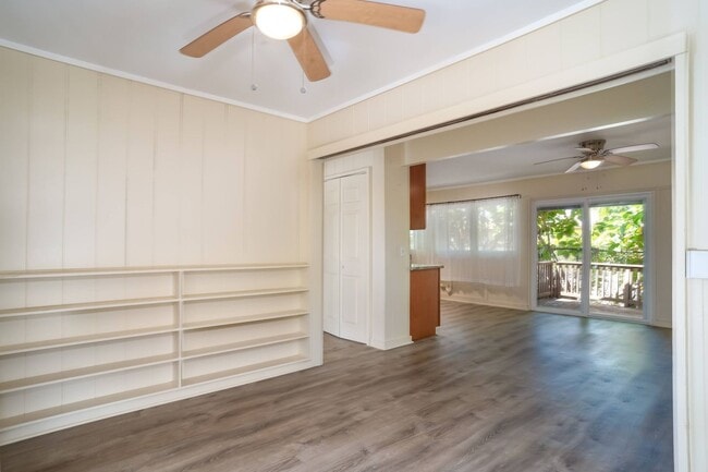 Building Photo - 1 bedroom 1 bath Makai side