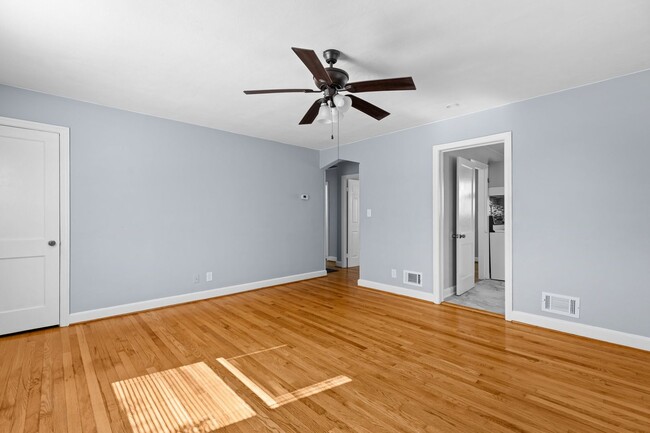 Building Photo - 1200 Little Bay Ave