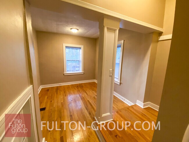 Building Photo - 303 Fulton St E