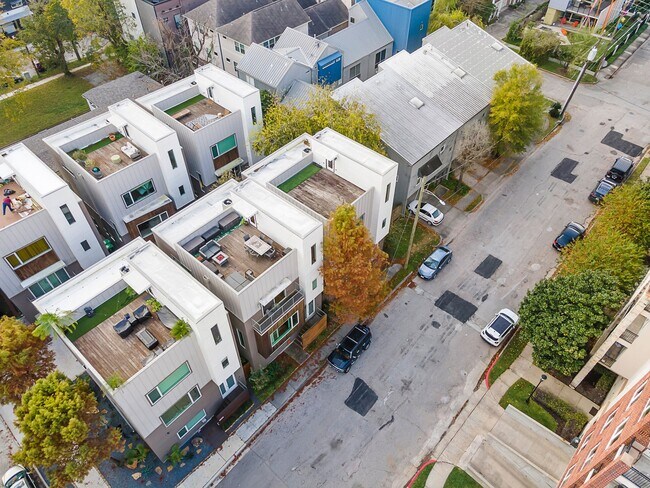 Building Photo - 105 Willard St