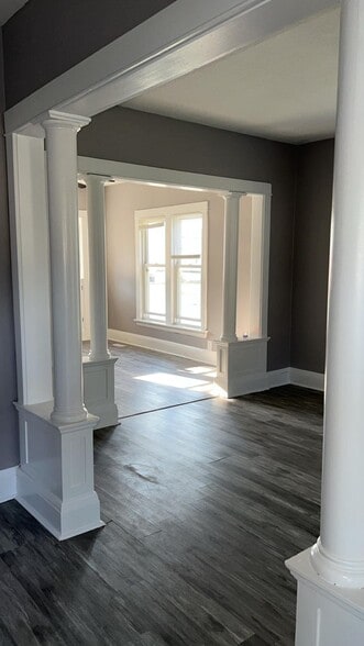 Building Photo - 515 S Dearborn Ave
