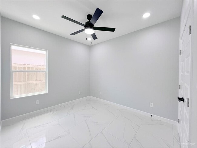 Building Photo - 24 W Woodson Dr