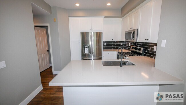 Building Photo - Modern Corner-Unit Condo with tandem 2-Car Garage in Central San Diego