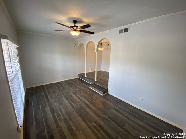 Building Photo - ONE BEDROOM CONDO ALAMO HEIGHTS