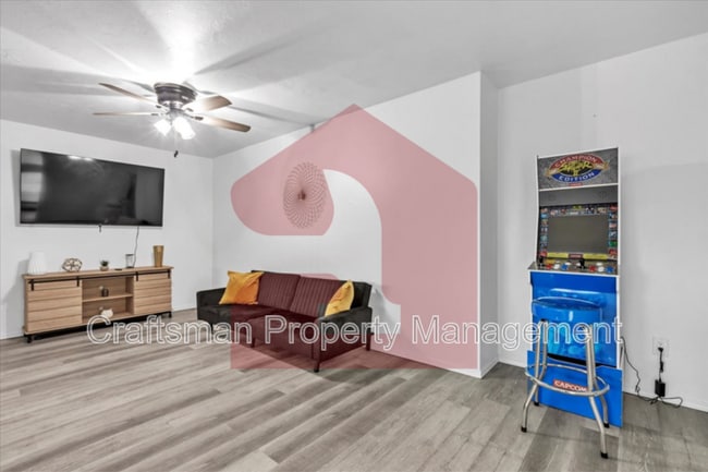 Building Photo - 13128 Green Valley Dr