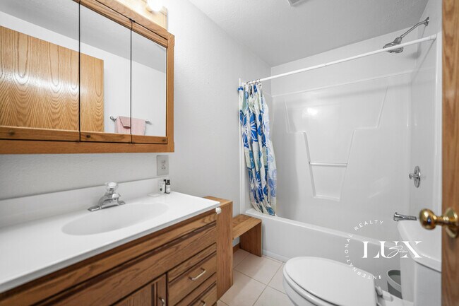 Building Photo - 2504 Sheffield Cir N