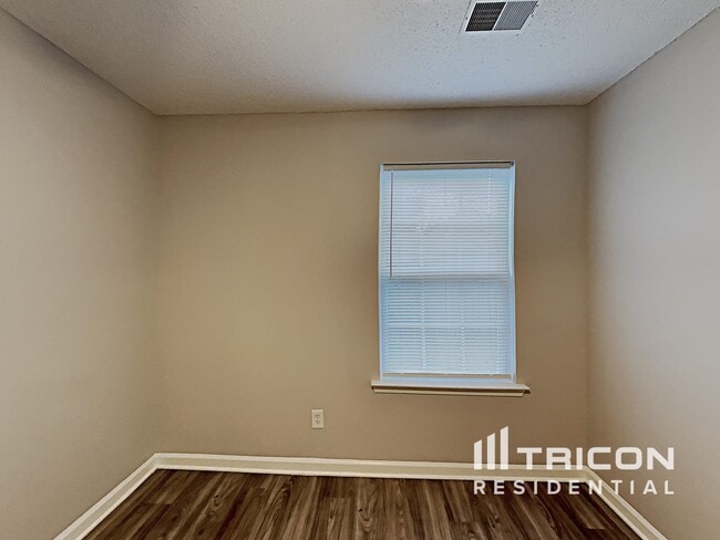 Building Photo - 209 Oakpointe Dr