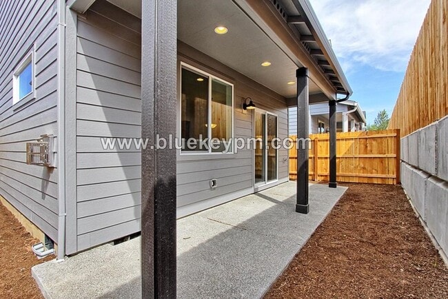 Building Photo - 3 Bed, 2.5 Bath Home in Ridgefield's  McCormick Creek Subdivision