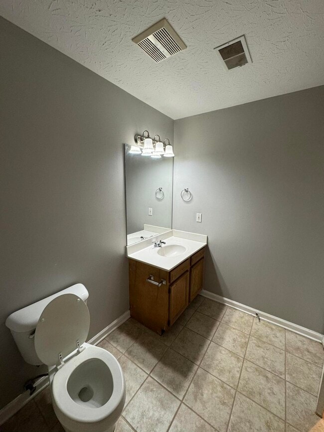Building Photo - 228 Mousas Way