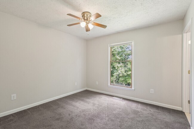 Building Photo - 20 Cherry Laurel Dr