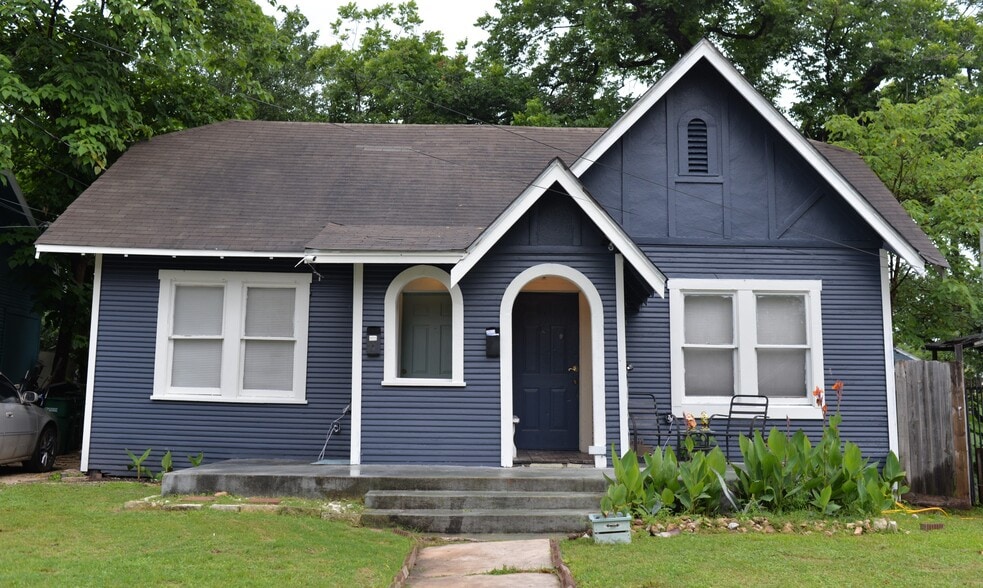 Building Photo - 818 W Lynwood Ave