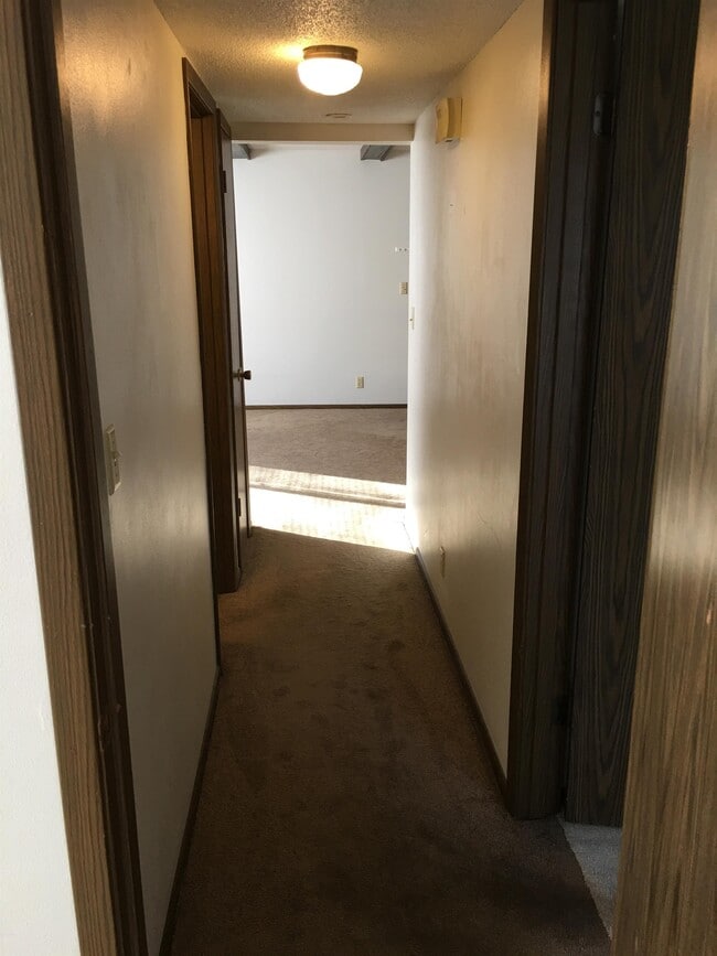 Building Photo - 2020 Cedar St