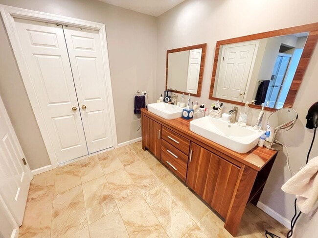 Building Photo - 13209 Lantern Hollow Dr