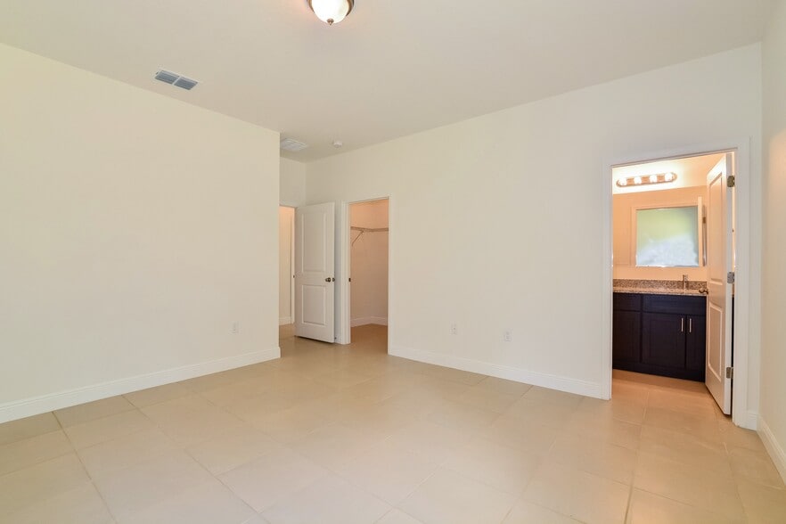 Building Photo - 16673 SW 21st Cir